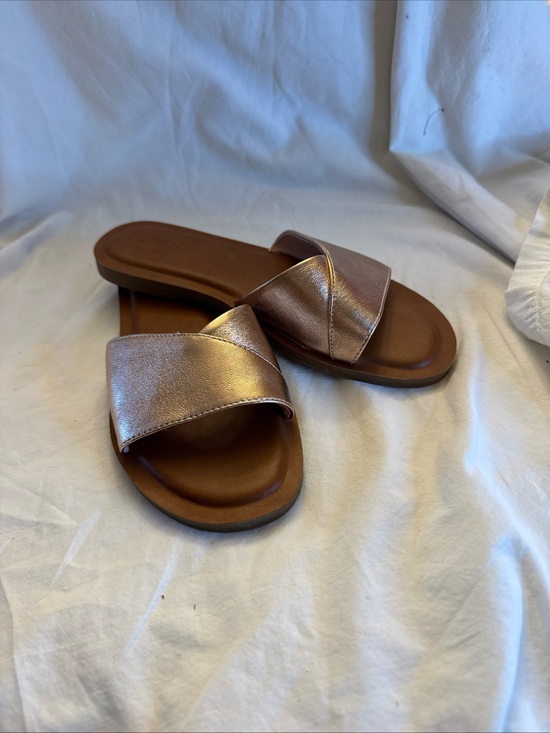 Toms Shoes - Toms Rose Gold Leather Slide Flip Flop Sandals Women’s 7 Crossover Preppy